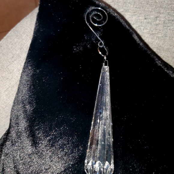 VALERIE PARR HILL CRYSTAL TEARDROP ORNAMENTS 8EA - Picture 1 of 4